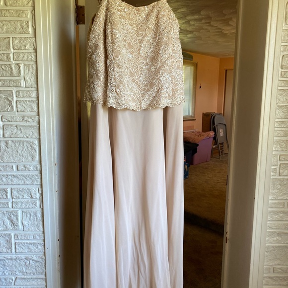Mother Of The Bride/Groom Gown - Picture 4 of 4